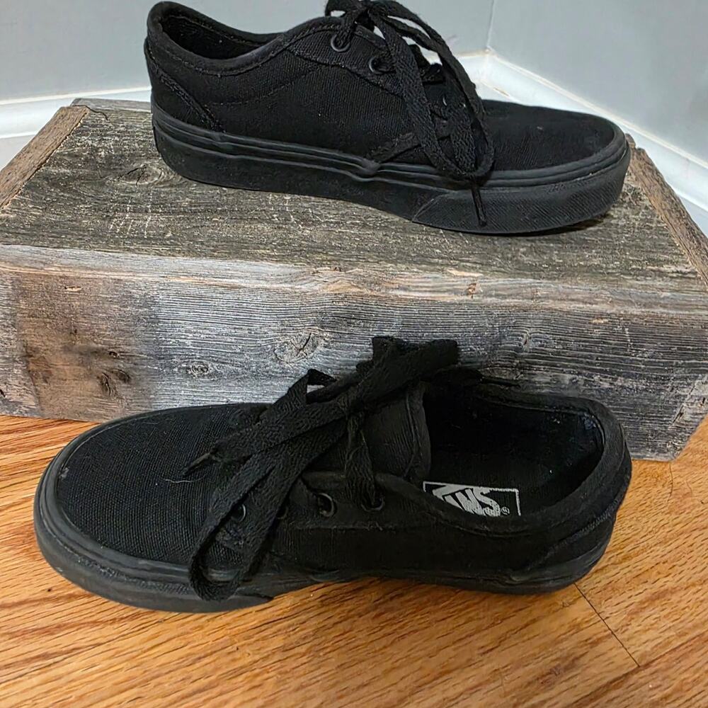 ​Vans Kids Authentic Triple Black Skate Shoes Youth Size 1.0 Low Top Sneakers
